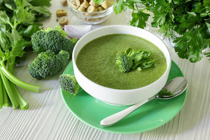Sütsüz Brokoli Çorbası Tarifi