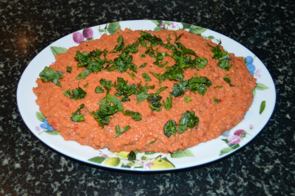 Rengi Göz Alır: Köz Biberli Humus