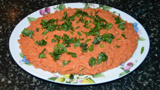 Rengi Göz Alır: Köz Biberli Humus