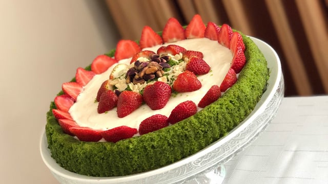 Şık Sunumlu: Ispanaklı Tart Kek