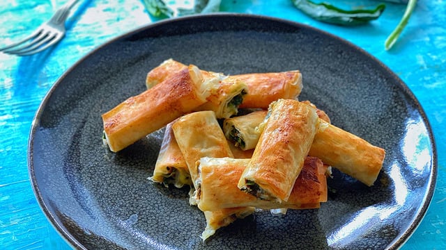 Enfes Görünümüyle: Çıtır Rulo Börek