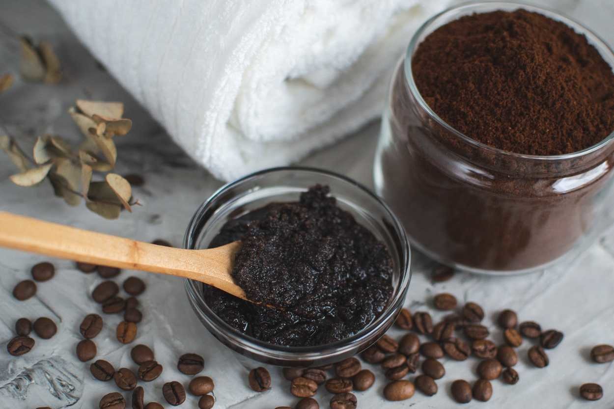 Nasıl Yapılır, Ne İşe Yarar Merak Edenlere: Kahve Peelingi