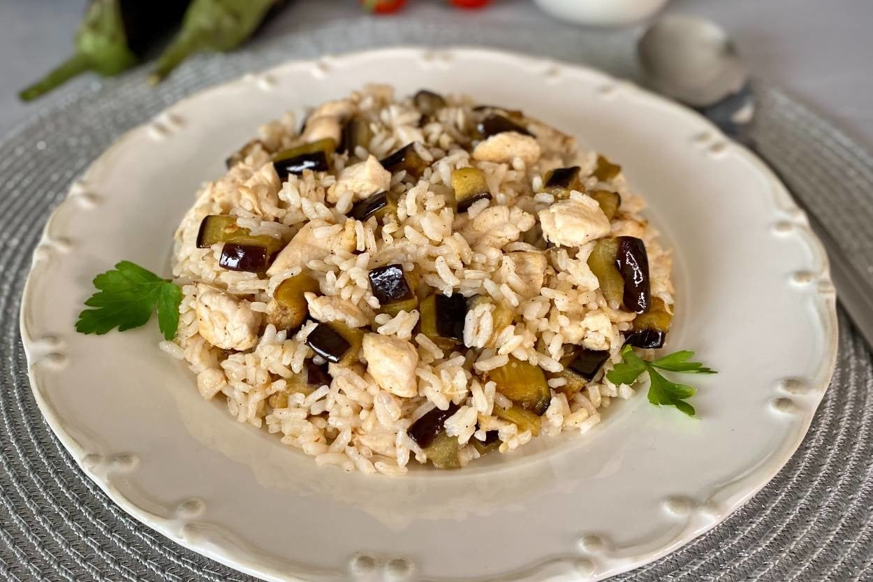 Üçü Birlikte: Tavuklu Patlıcanlı Pilav