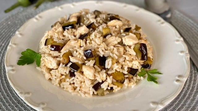 Üçü Birlikte: Tavuklu Patlıcanlı Pilav