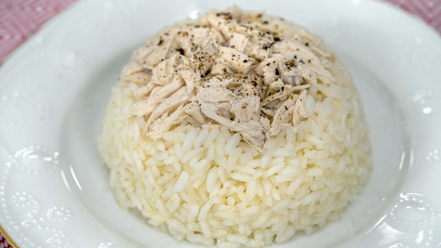 Kolayı Var: Mikrodalga Fırında Tavuklu Pilav