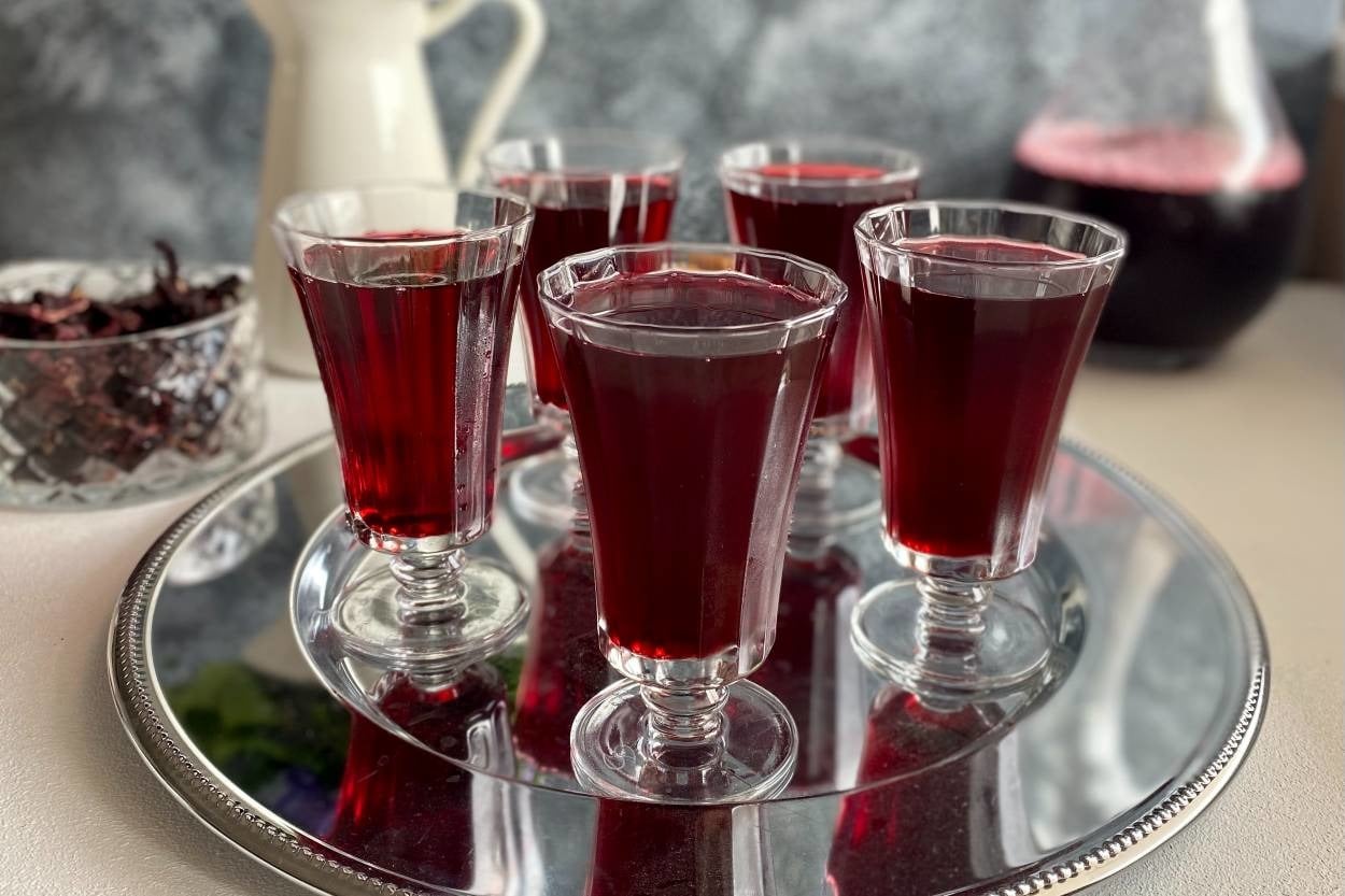 Soğuk Soğuk İçmelik: Hibiskus Şerbeti
