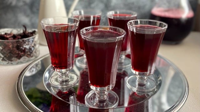 Soğuk Soğuk İçmelik: Hibiskus Şerbeti