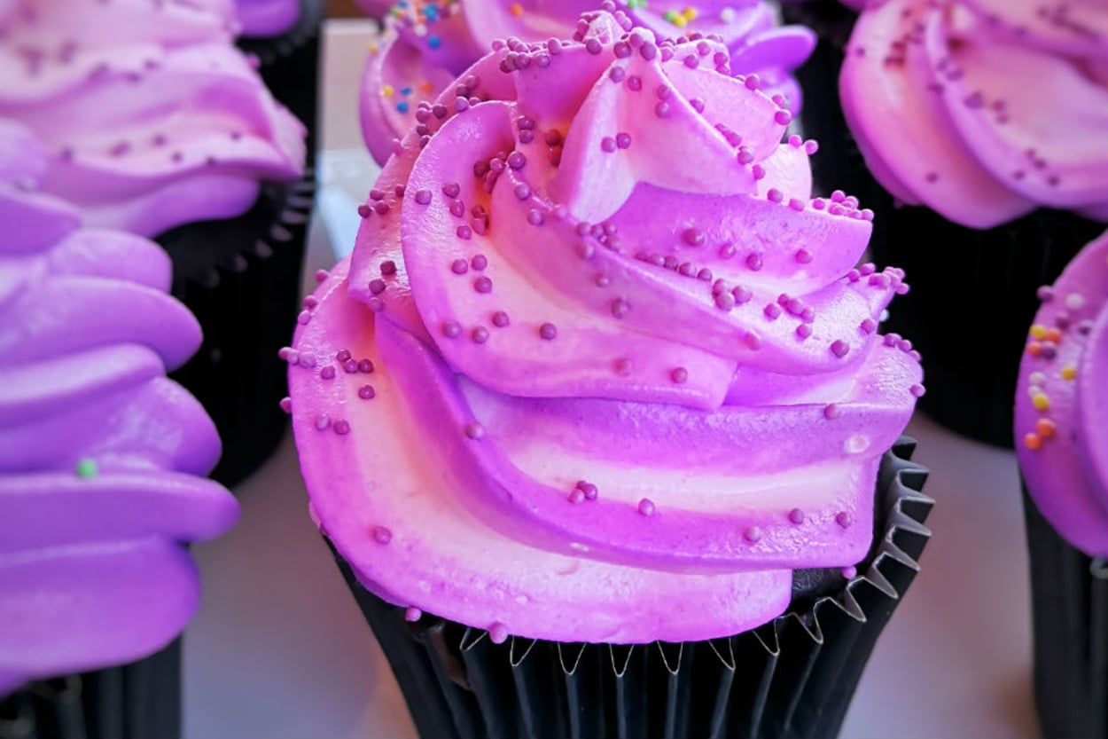Davetler İçin: Çikolatalı Renkli Cupcake