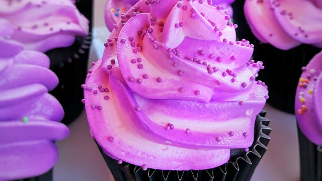 Davetler İçin: Çikolatalı Renkli Cupcake