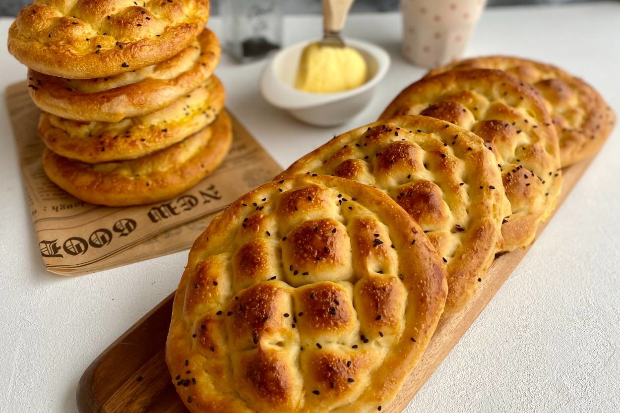 Çok Ekonomik: 6 Su Bardağı Unla 8 Adet Ramazan Pidesi
