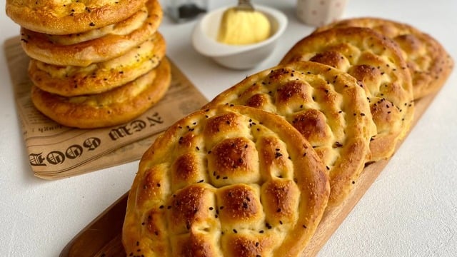Çok Ekonomik: 6 Su Bardağı Unla 8 Adet Ramazan Pidesi
