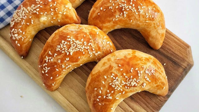 Katı Yağsız Yapılır: Peynirli Ay Poğaça