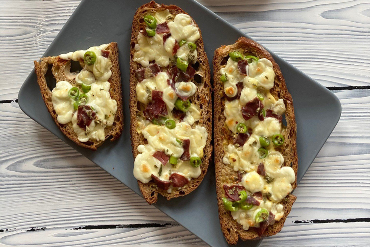 En Sevilen Öğünlere: Pastırmalı Yumurtalı Ekmek