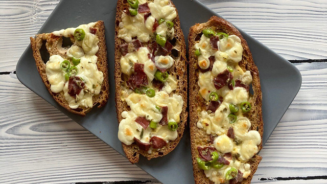 En Sevilen Öğünlere: Pastırmalı Yumurtalı Ekmek