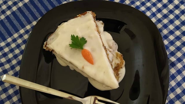 Mutfak Mis Kokar: Kremalı Havuçlu Kek