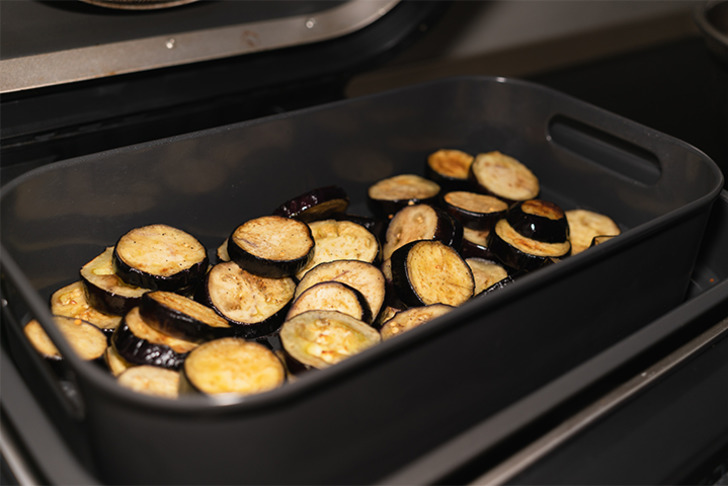 Tüm Püf Noktaları ve Tarif Önerileriyle: Airfryer'da Sebze Nasıl Közlenir?