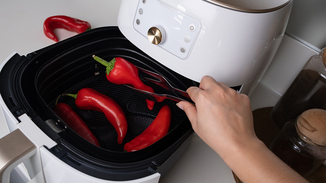 Tüm Püf Noktaları ve Tarif Önerileriyle: Airfryer'da Sebze Nasıl Közlenir?