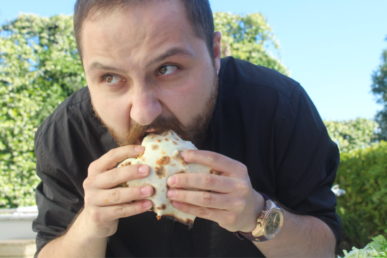 Yaşamak Bu Değil: Lahmacun Aslında Nasıl Yenir? [İZLE]