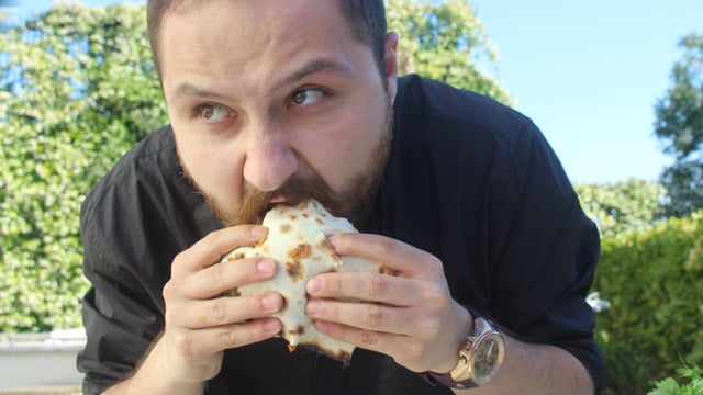Yaşamak Bu Değil: Lahmacun Aslında Nasıl Yenir? [İZLE]