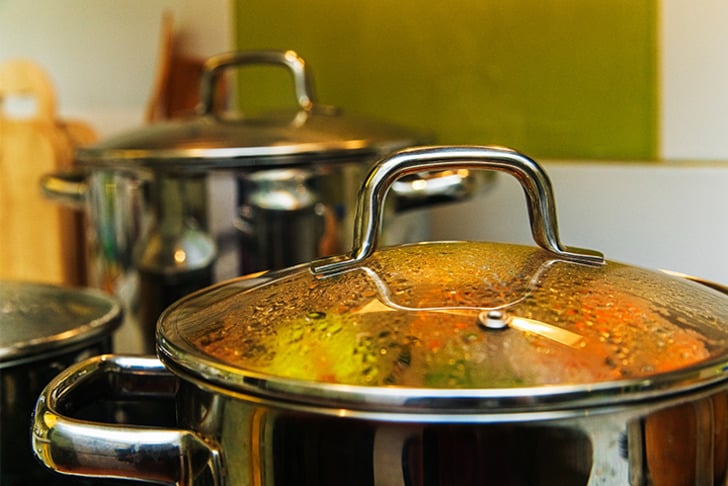 Metallc,Pan,With,Cooking,Food,On,The,Kitchen.croped