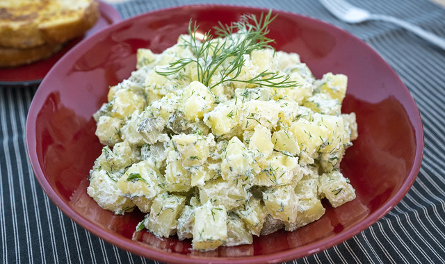 Her Sofrada Sevilir: Mayonezli Patates Salatası