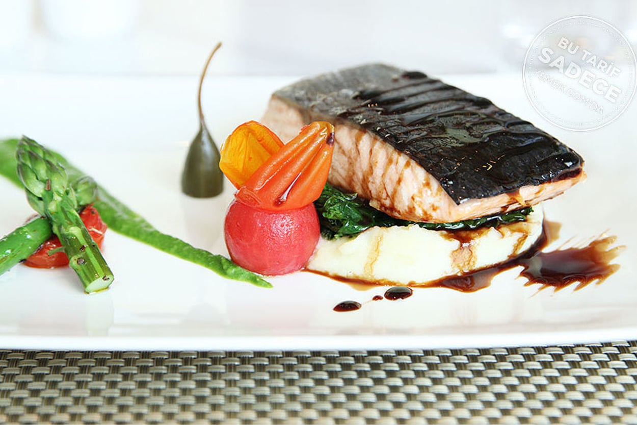 The Grand Tarabya R.E.A.D Cafe'den: Sote Ispanak ve Patates Püreli Tavada Somon