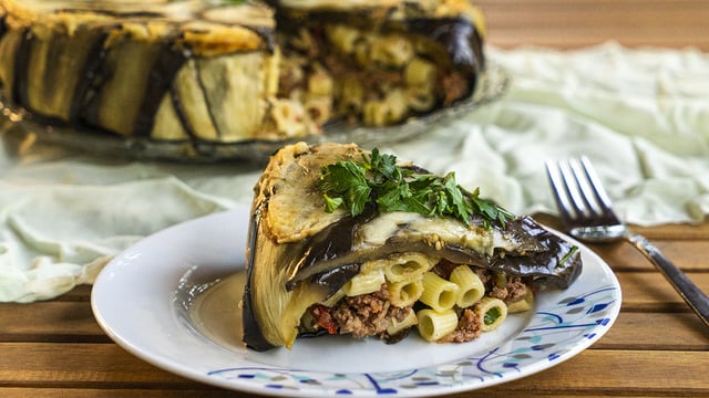 Davet Sofralarına Yakışır: Patlıcan Pastası