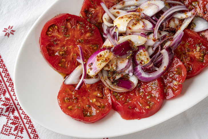 Lokanta Usulü Soyalı Domates Salatası Tarifi