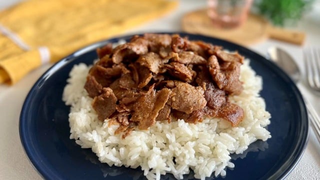 İkisi Bir Arada: Pilav Üstü Et Döner