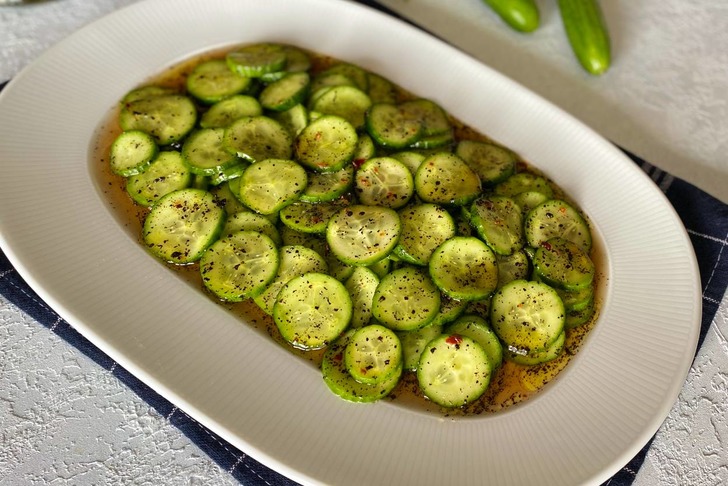 Lokanta Usulü Salatalık Salatası Tarifi