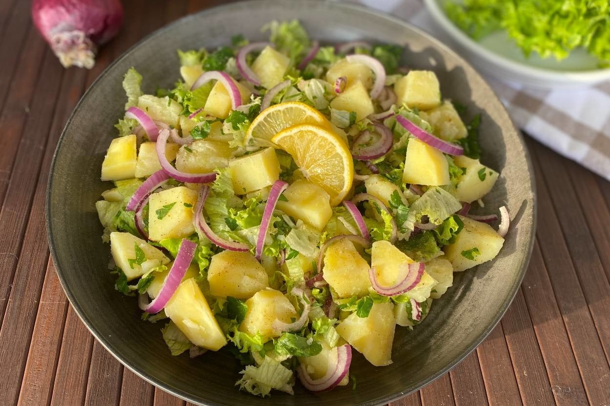 Günlerin Vazgeçilmezi: Marullu Patates Salatası