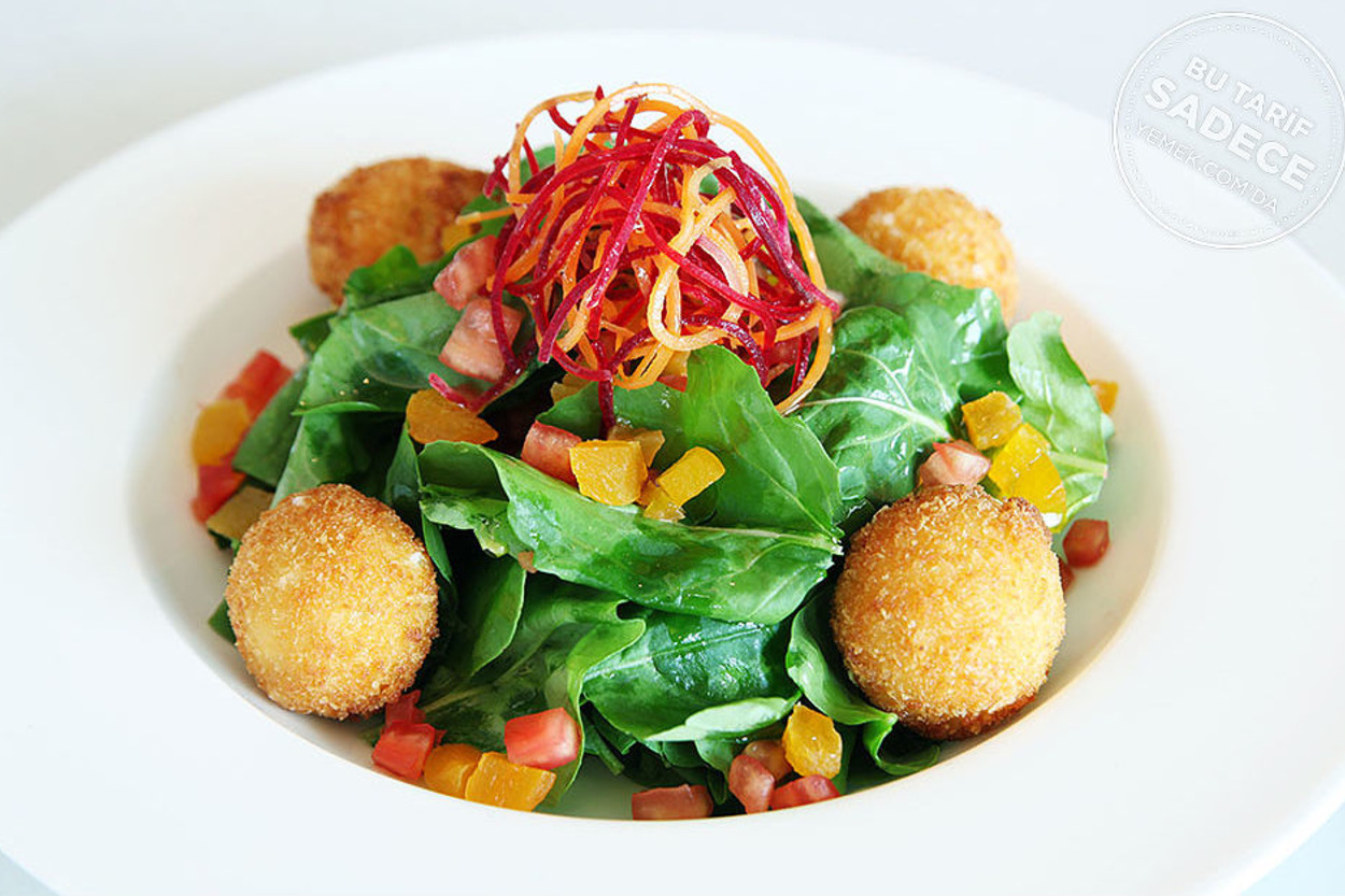 The Grand Tarabya R.E.A.D Cafe'den: Ilık Keçi Peynirli Roka Salatası