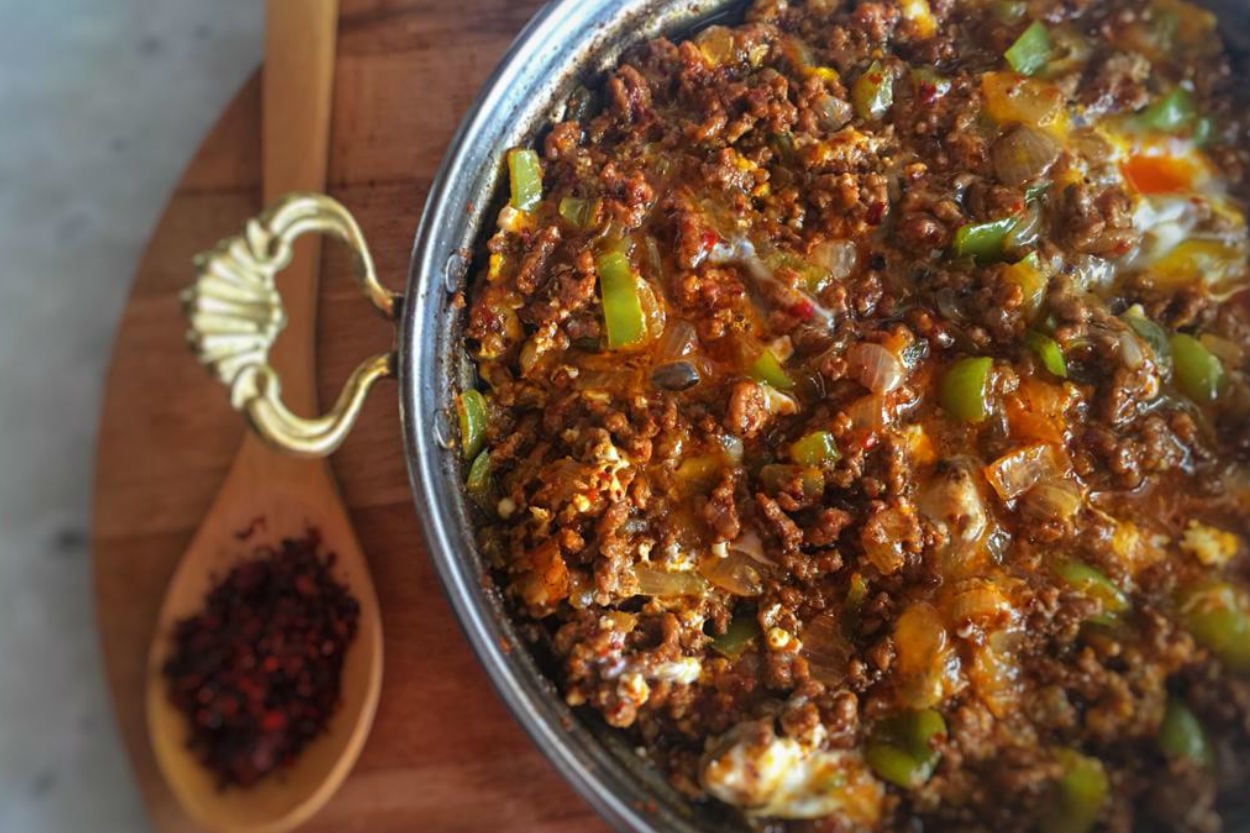Kahvaltı Masanız Şenlensin: Kıymalı Menemen