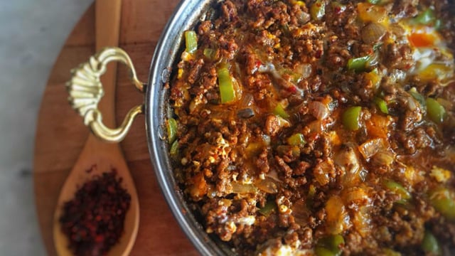 Kahvaltı Masanız Şenlensin: Kıymalı Menemen