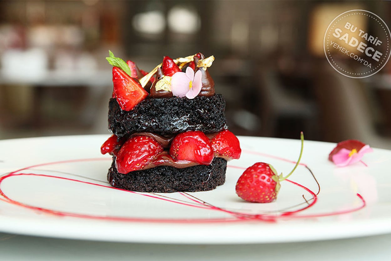 The Grand Tarabya R.E.A.D Cafe'den: Çilekli Brownie