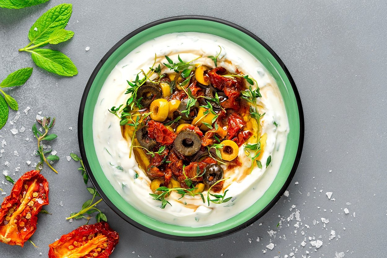 Mis Gibi Kokar: Kuru Domatesli Zeytinli Meze