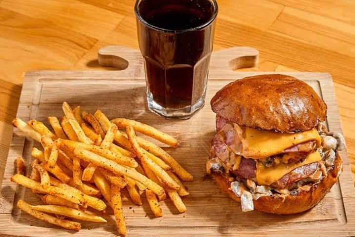 Burgerator Menü