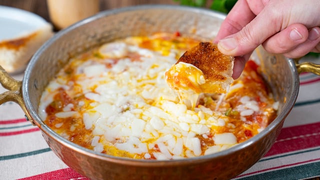 Peyniri Uzasın: Kaşarlı Menemen