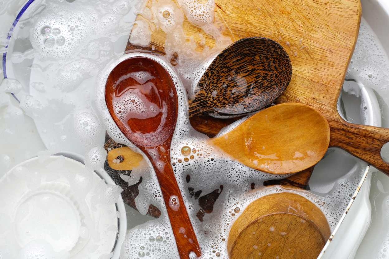 Tahta Kaşık Temizliği: 5 Kolay Yöntemle Tahta Kaşık Nasıl Temizlenir?