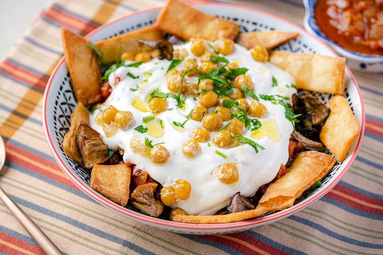 Geleneksel Tarifi Biraz Değiştirdik: Kuru Patlıcanlı Fatteh