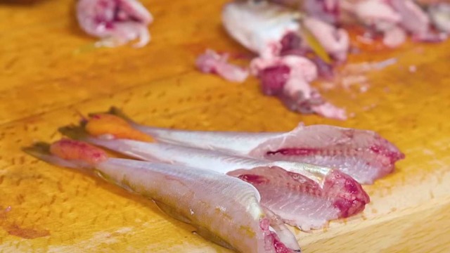 Evde En Pratik Şekilde Mezgit Nasıl Temizlenir, Nasıl Ayıklanır?