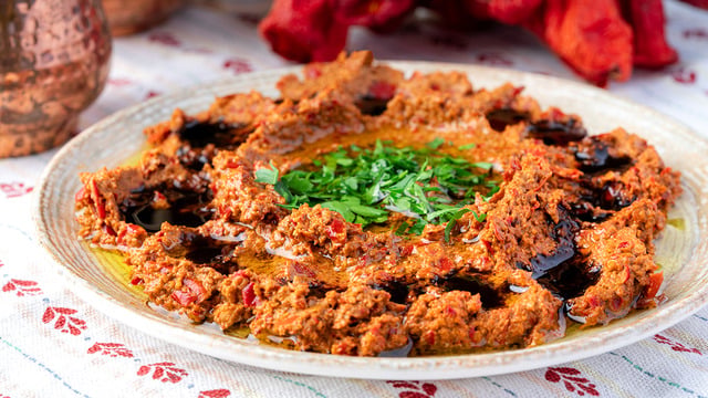 Yerel Ürünlerle: Cevizli Muhammara