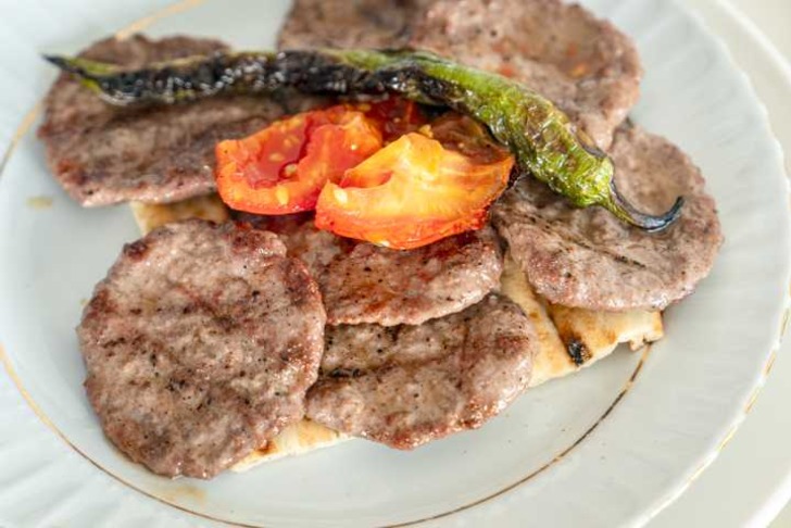 Köfteci İzzet Usta