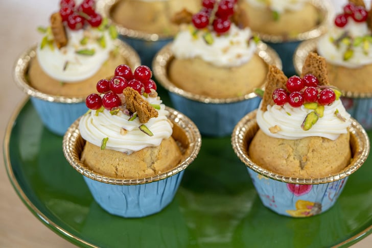 Beyaz Çikolata ve Orman Meyvesi Dolgulu Cupcake Tarifi