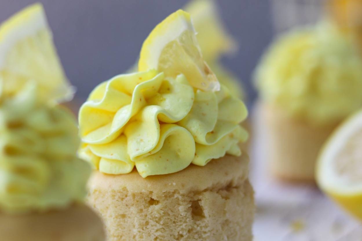 Damaklara Ferahlık Katacak: Limon Kremalı Vanilyalı Cupcake
