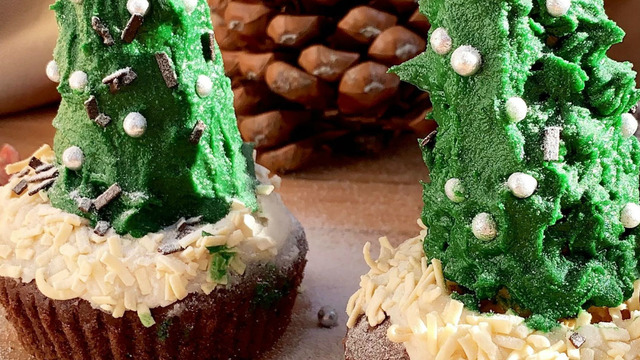 Görüntüsüyle Mest Eder: Yılbaşı Ağacı Cupcakeleri