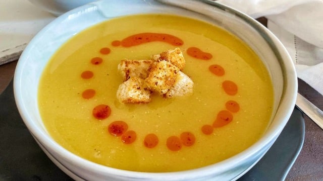 Lokanta Usulünde: 4 Kişilik Mercimek Çorbası