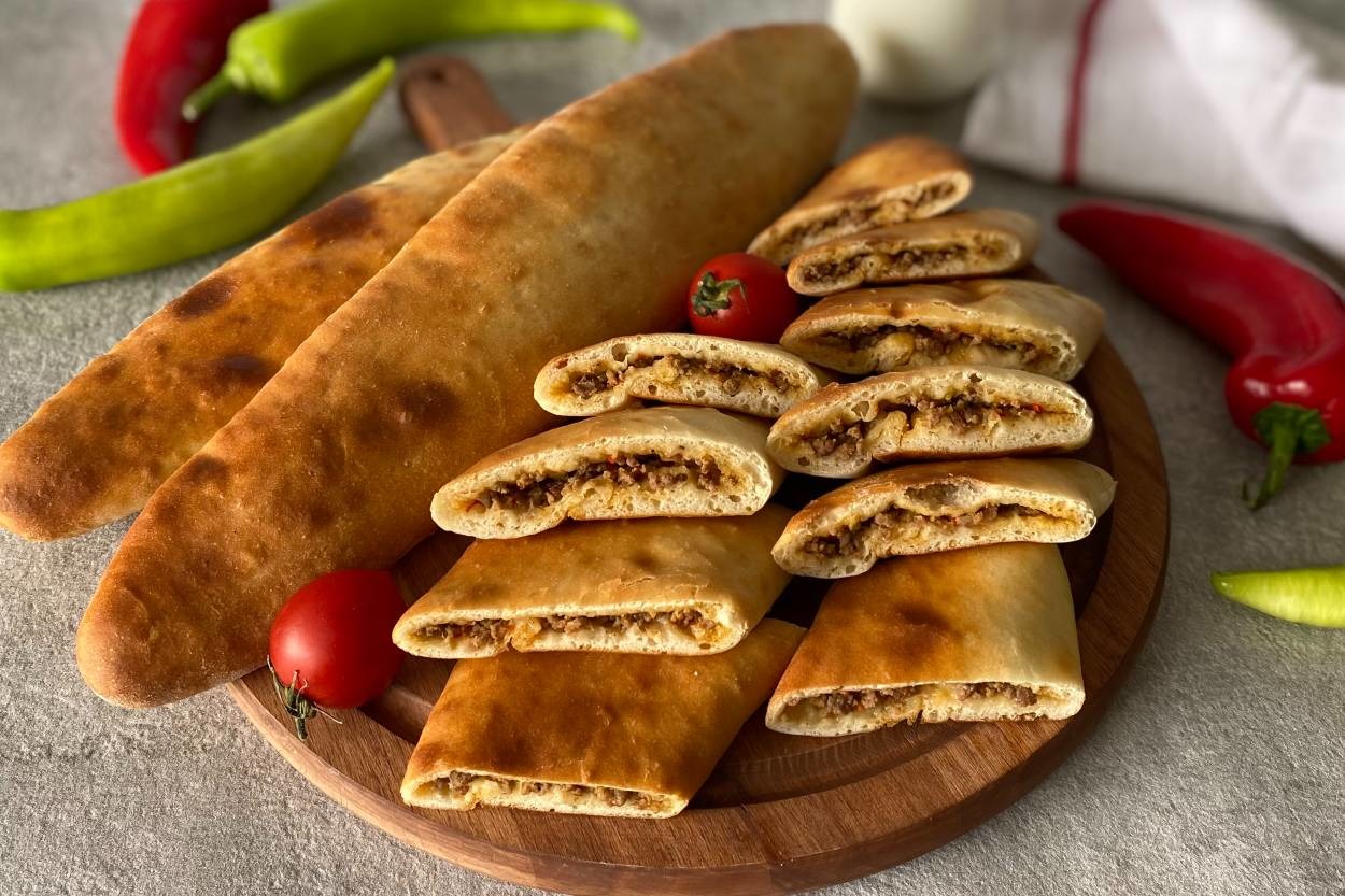 Hamuru Yumuşacık: Kıymalı Kır Pidesi
