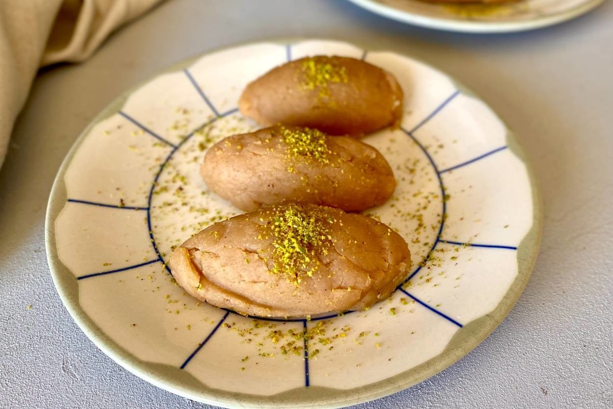 Ekonomik Bir Tatlı: 1 Bardak Unla 4 Kişilik Helva