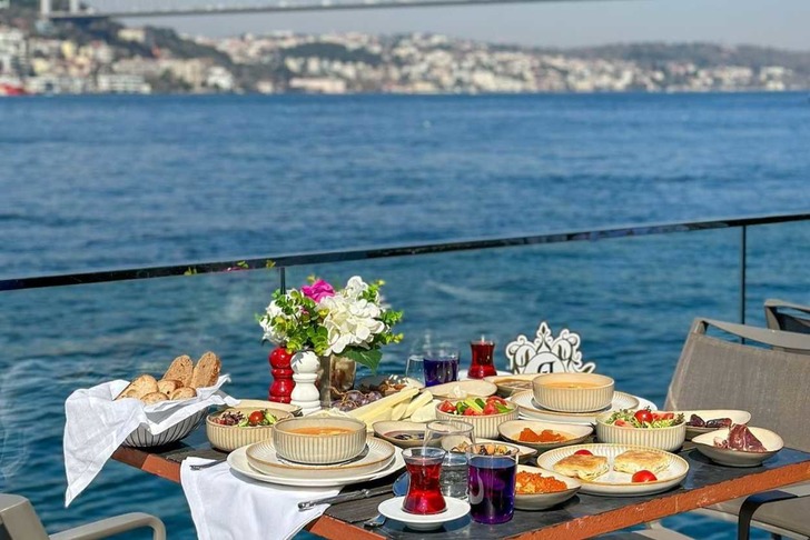 Pembe Yalı